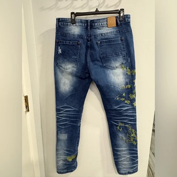 Stylish Blue Jeans with Olive Embroidered Accents - Picture 13 of 16